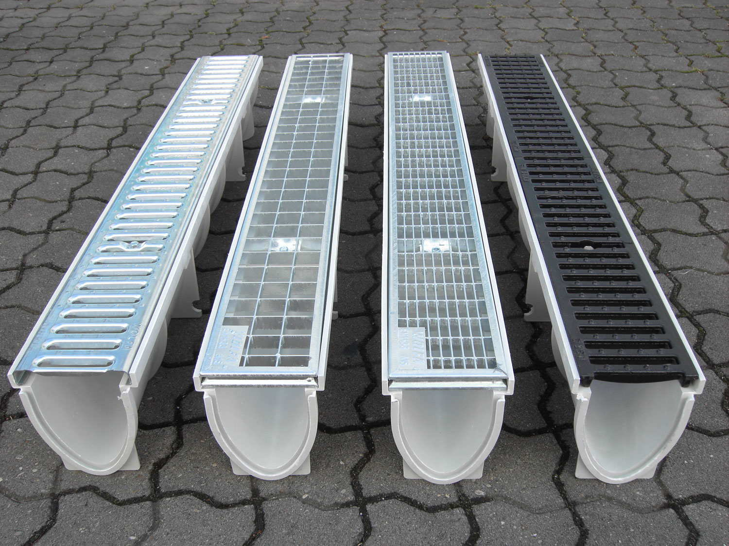 Dreneringsrenne av typen 100V-Line levert av Burmeister