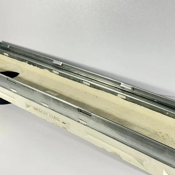 ERFO SN ST G med nedløp og Zippa støpejernsrist. 15,5 cm x 8 cm x 100 cm. Fortis