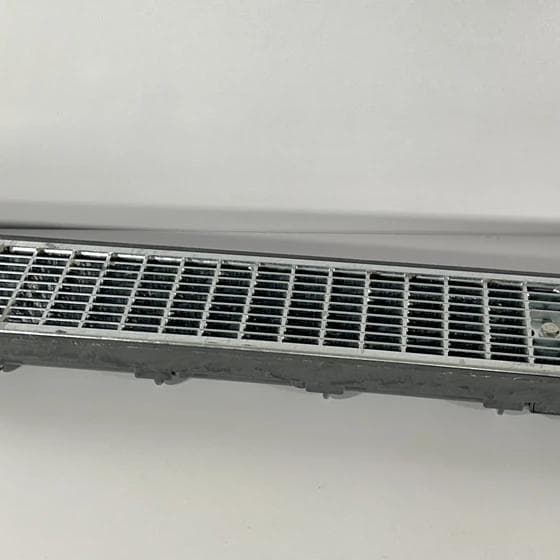 100/6V- drensrenne, gitterrist 30/10, C250, 1000mm. Koksgrå