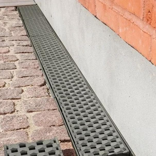 ERPF ST G med Prisma støpejernsrist. 15,5 cm x 15 cm x 100 cm. Poly Fortis