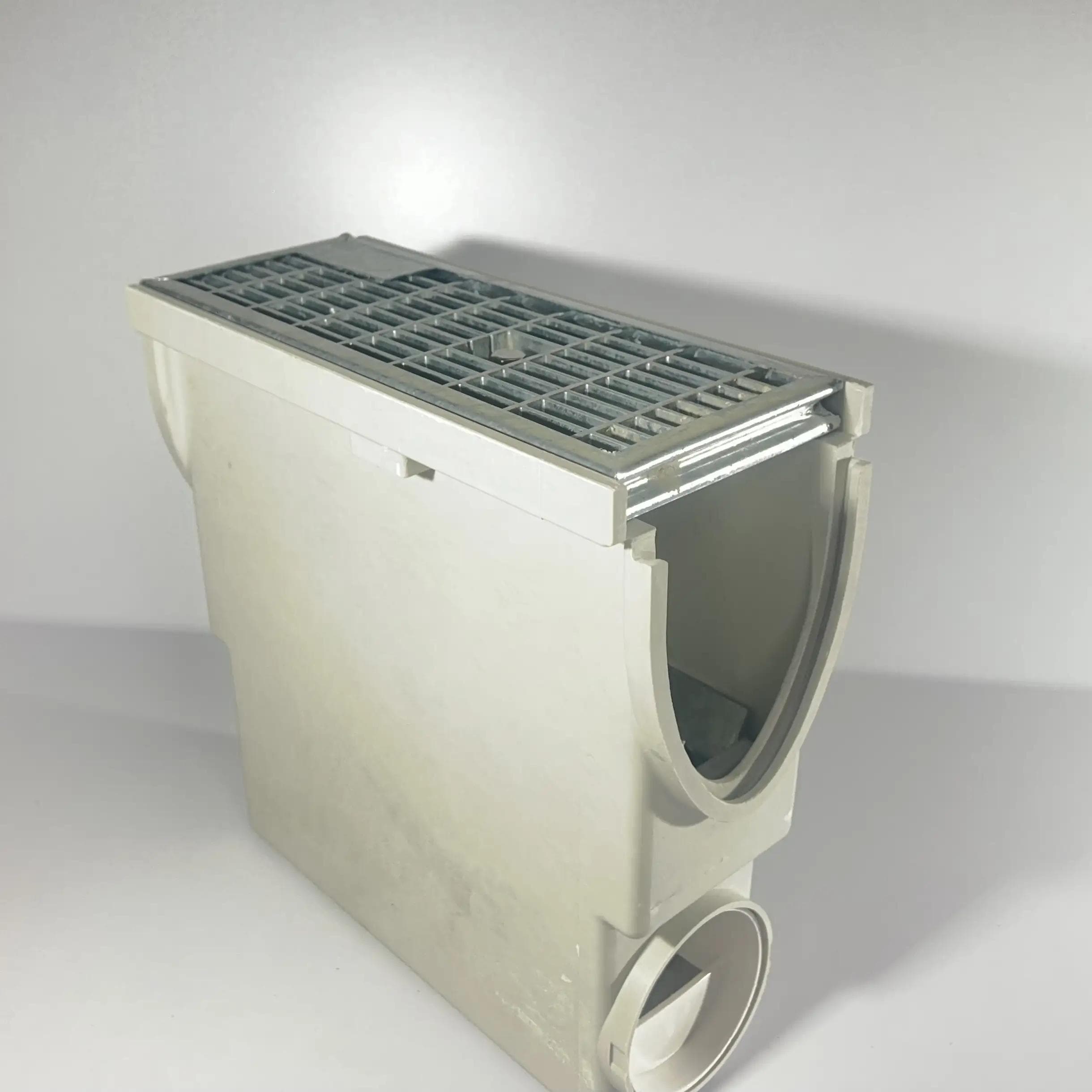 100V-line Sandfang med rist 30/10, C250. Lys grå